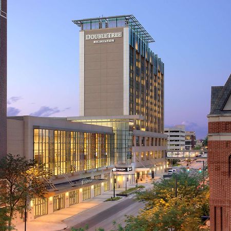 Doubletree By Hilton Hotel Cedar Rapids Convention Complex Exteriör bild