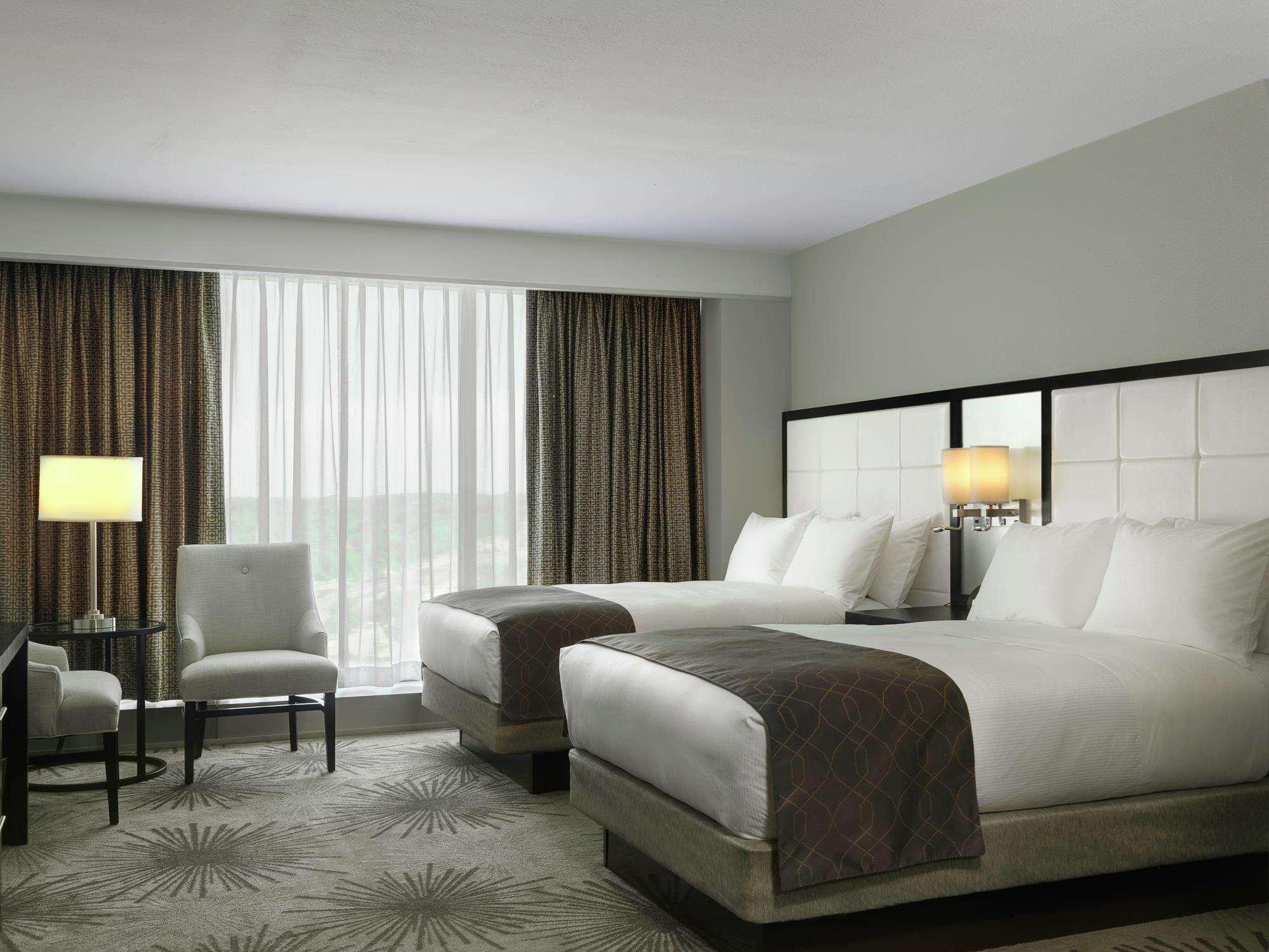 Doubletree By Hilton Hotel Cedar Rapids Convention Complex Exteriör bild