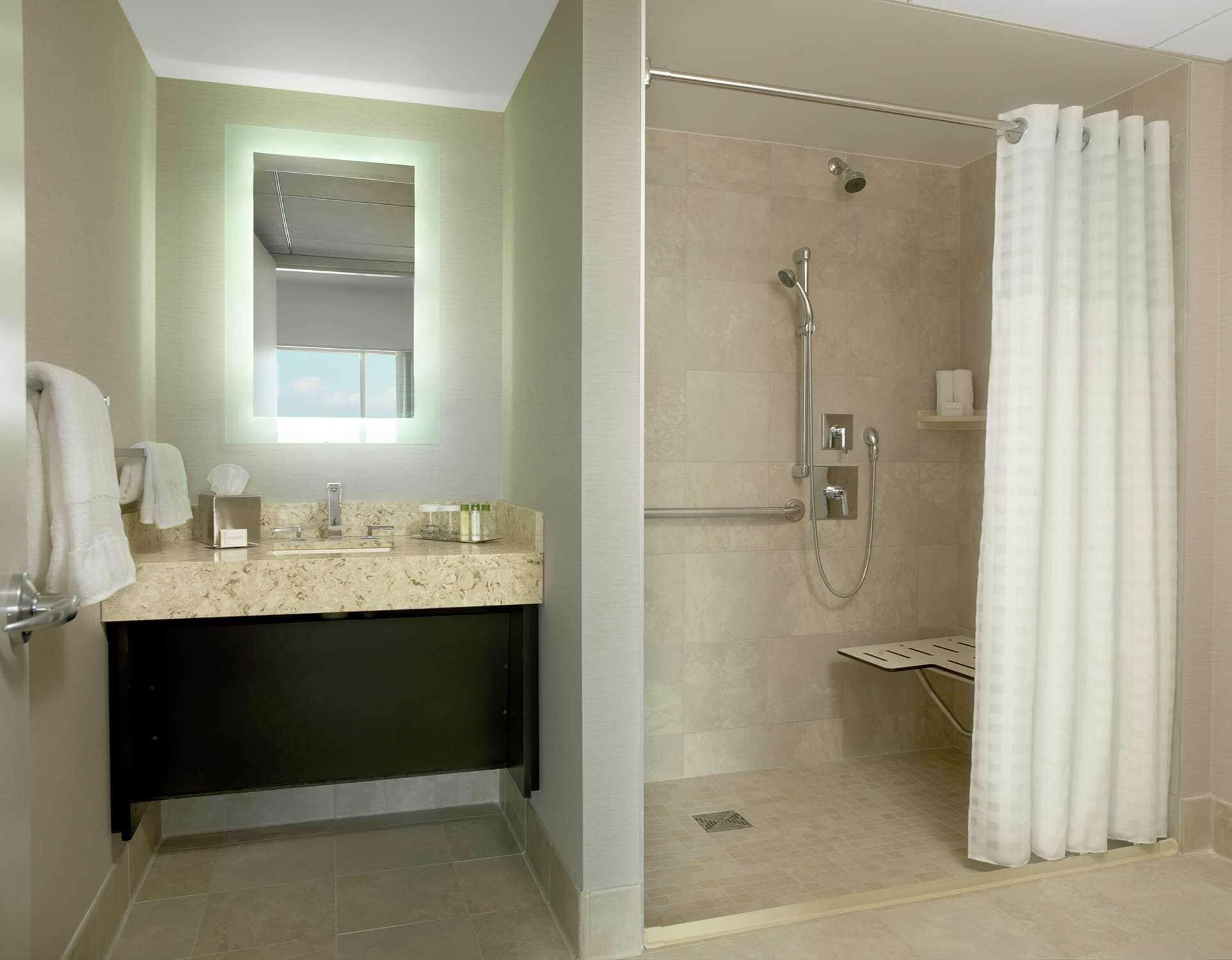 Doubletree By Hilton Hotel Cedar Rapids Convention Complex Exteriör bild