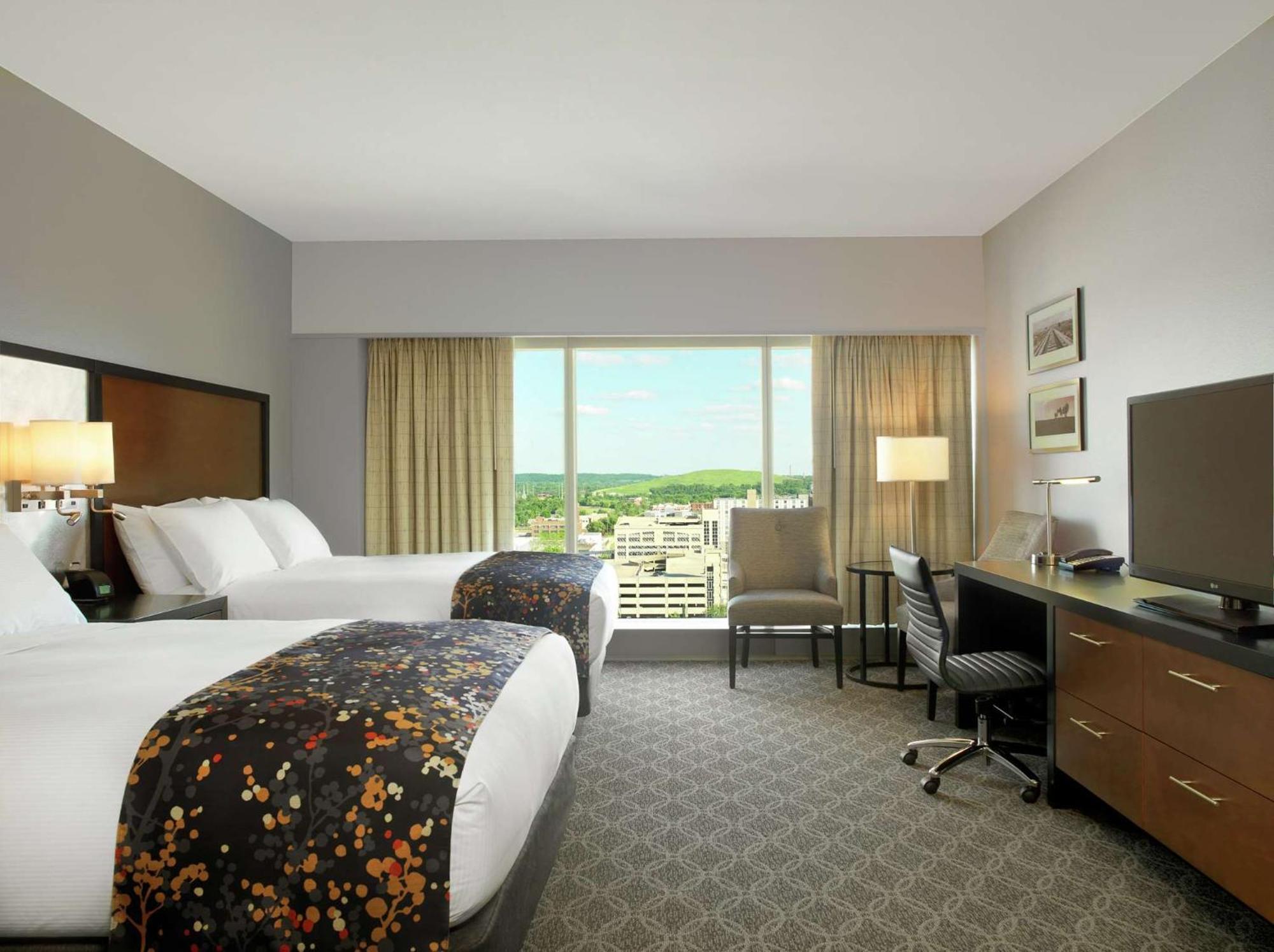 Doubletree By Hilton Hotel Cedar Rapids Convention Complex Exteriör bild