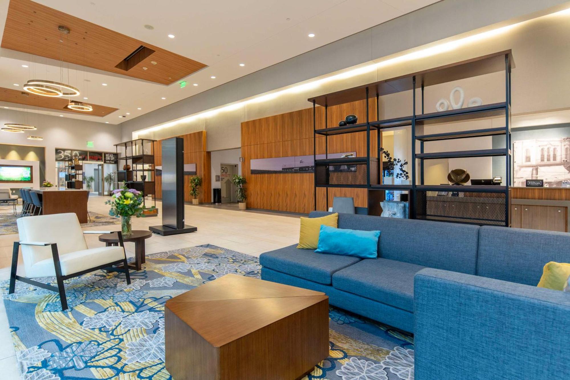Doubletree By Hilton Hotel Cedar Rapids Convention Complex Exteriör bild