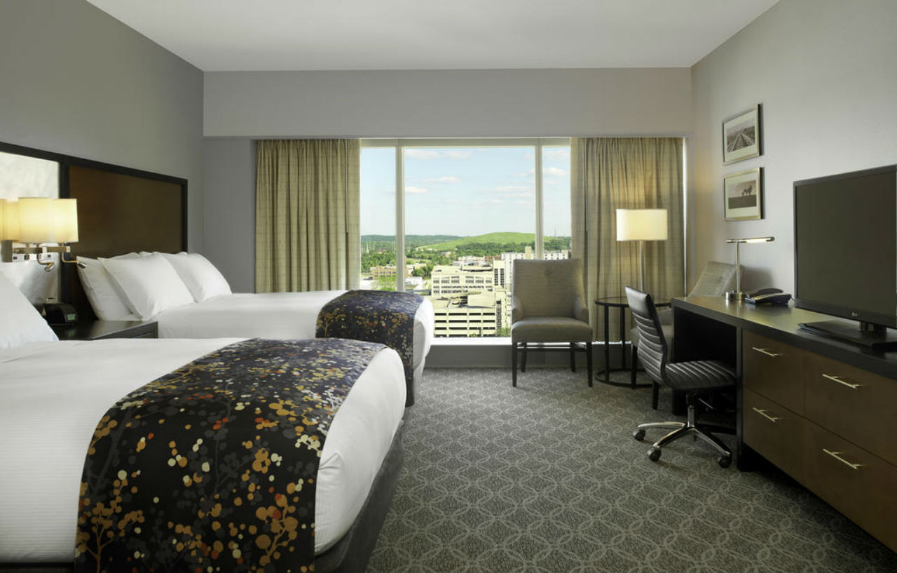 Doubletree By Hilton Hotel Cedar Rapids Convention Complex Exteriör bild